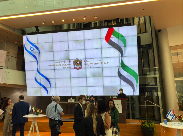 بالفيديو : الإمارات تفتتح سفارتها لدى الاحتلال في مراسم احتفال رسمية